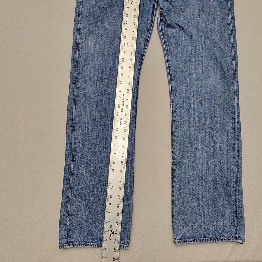 Levi's 501 Jeans men's 34x34 Original Straight Fit Button Fly Light Blue Denim - Picture 3 of 16